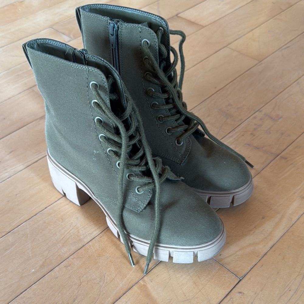 Universal Thread Green Combat Moto Boots with Chunky Sole